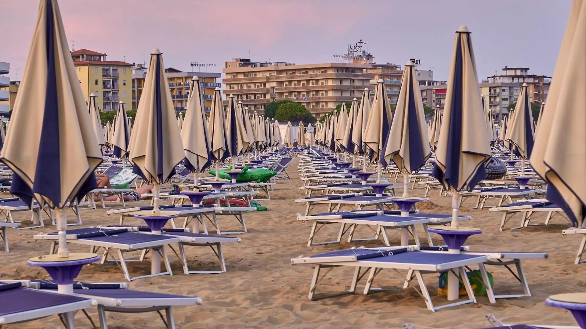 Charming Beachfront Apartment With A Bright Terrace Bibione