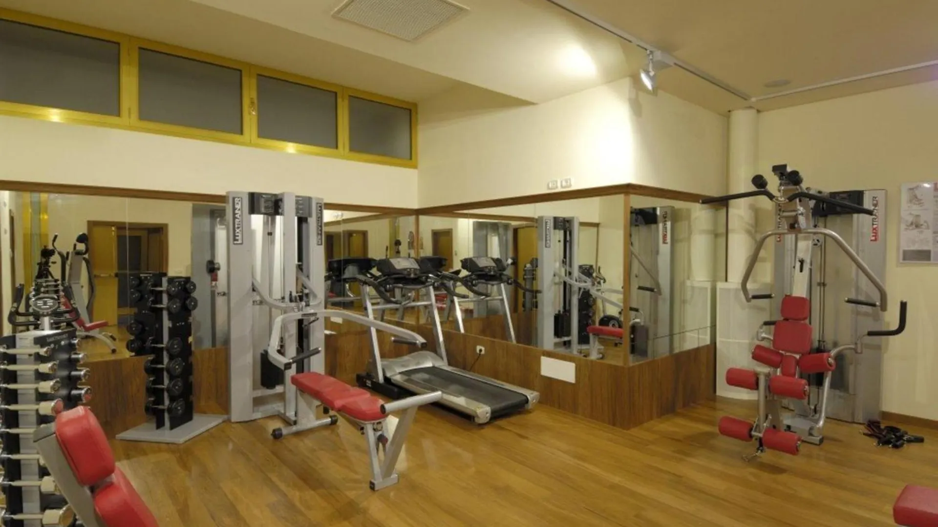 Charming Beachfront Apartment With A Bright Terrace 比比翁 0*,  意大利