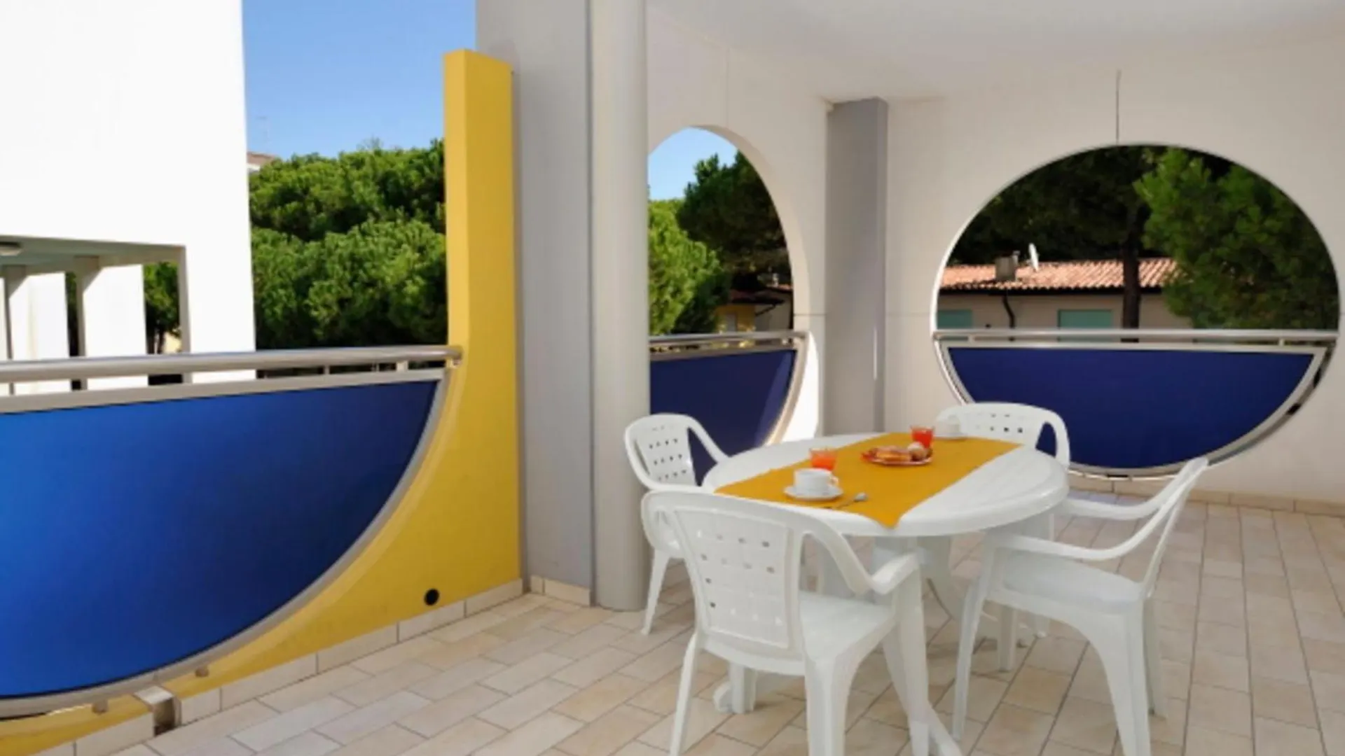 Charming Beachfront Apartment With A Bright Terrace Bibione