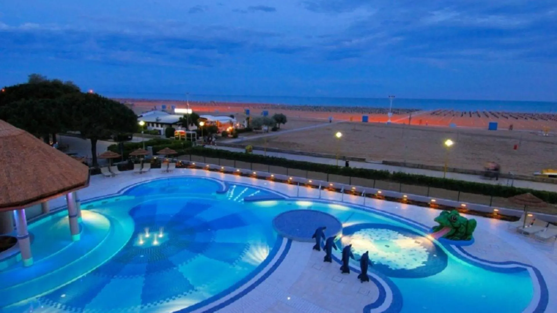 Charming Beachfront Apartment With A Bright Terrace Bibione