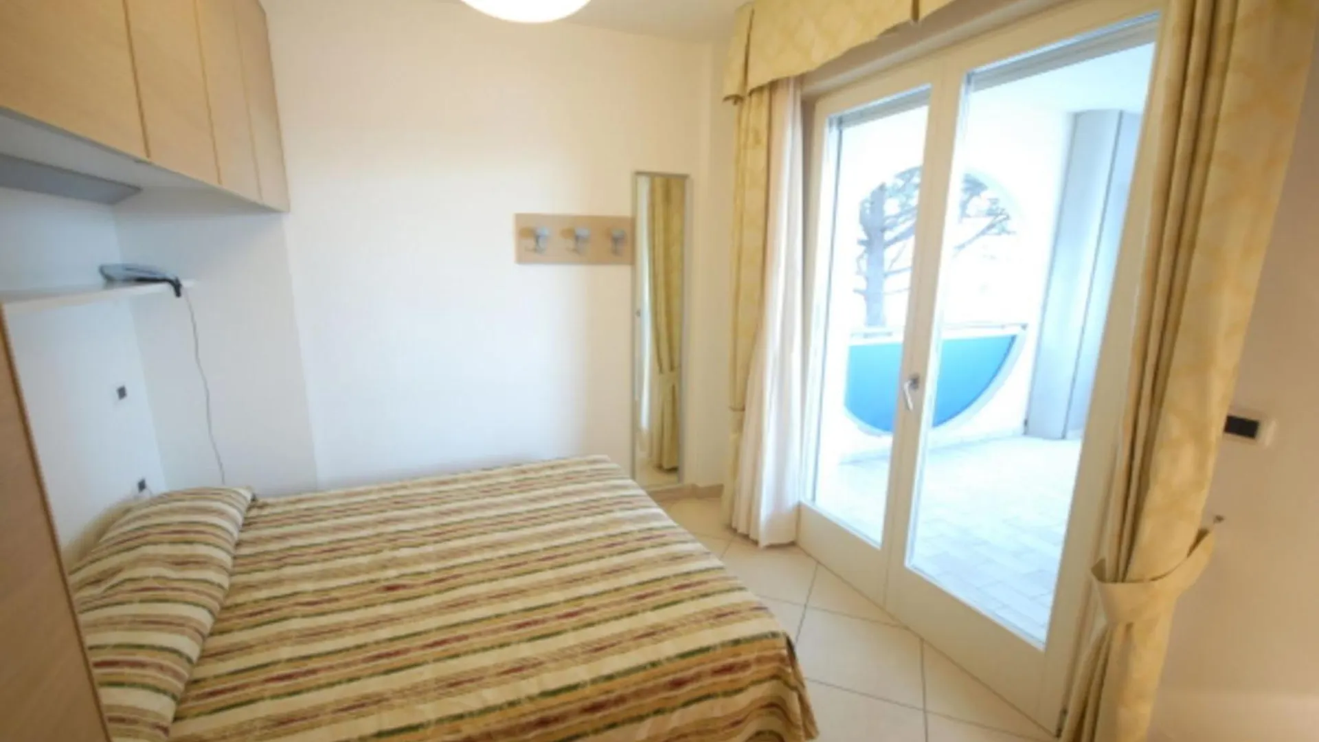 Charming Beachfront Apartment With A Bright Terrace Bibione